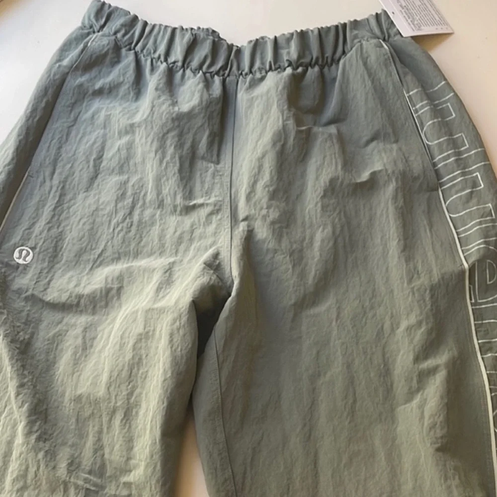 Lululemon Crinkle Nylon Mid-Rise Track Pant Wordmark - Picture 5 of 8
